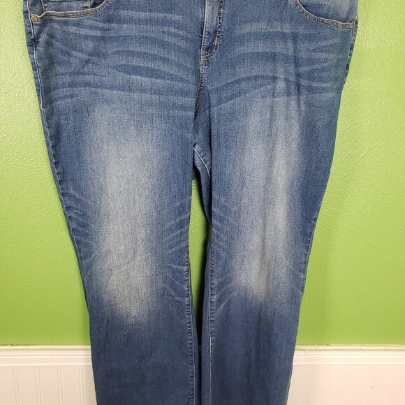 Torrid Denim First At Fit Women's Plus Size Denim Jeans Size 26R - Picture 6 of 9